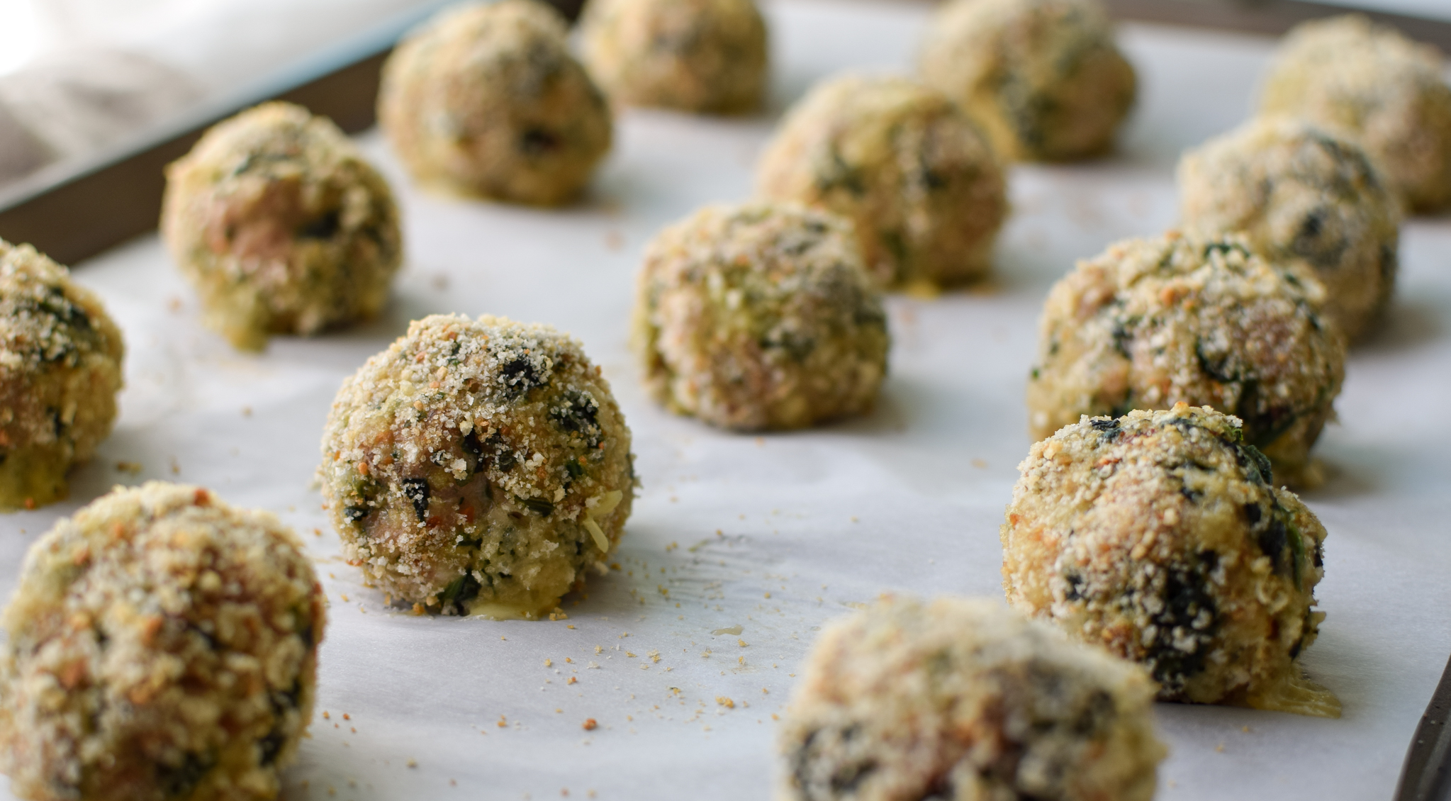Spicy Baked Turkey Spinach Meatballs recipe - Ground turkey + spinach +all the right spices and a little heat make the best meatballs ever! - pmp.local