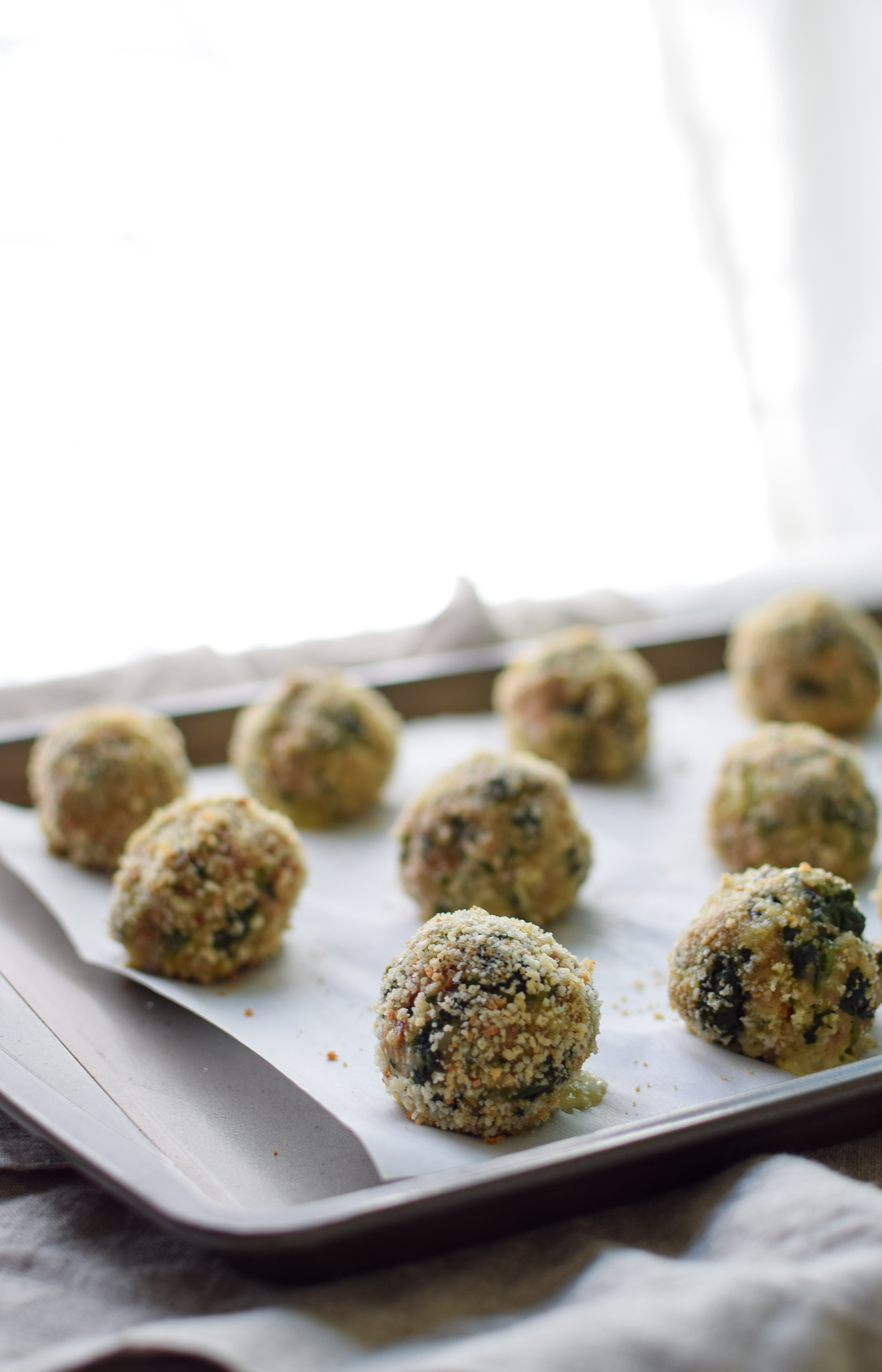 Spicy Baked Turkey Spinach Meatballs recipe - Ground turkey + spinach +all the right spices and a little heat make the best meatballs ever! - pmp.local