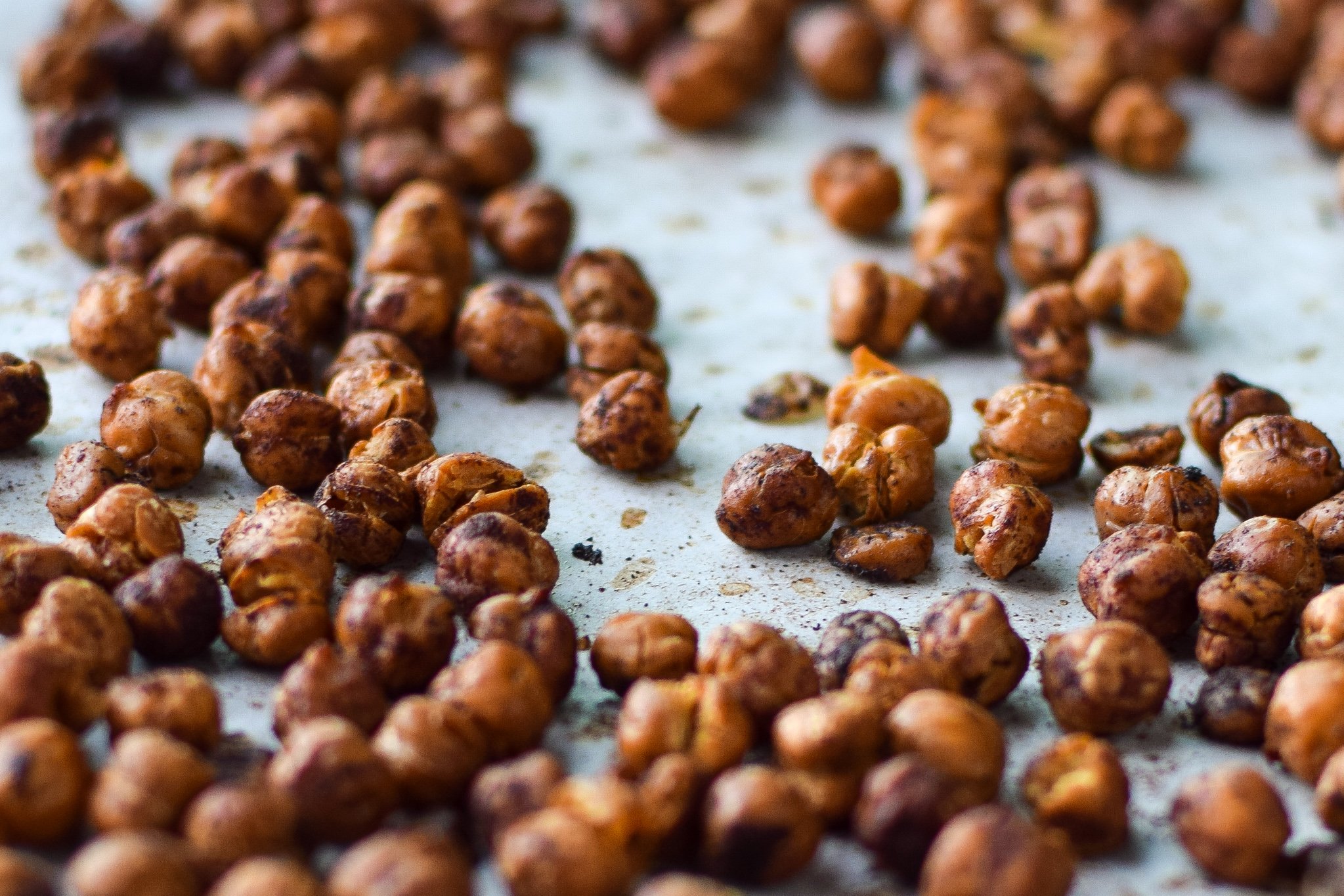 Crispy Cinnamon Roasted Chickpeas - A healthy crunch holiday treat! Four simple ingredients and your home smells amazing! - pmp.local