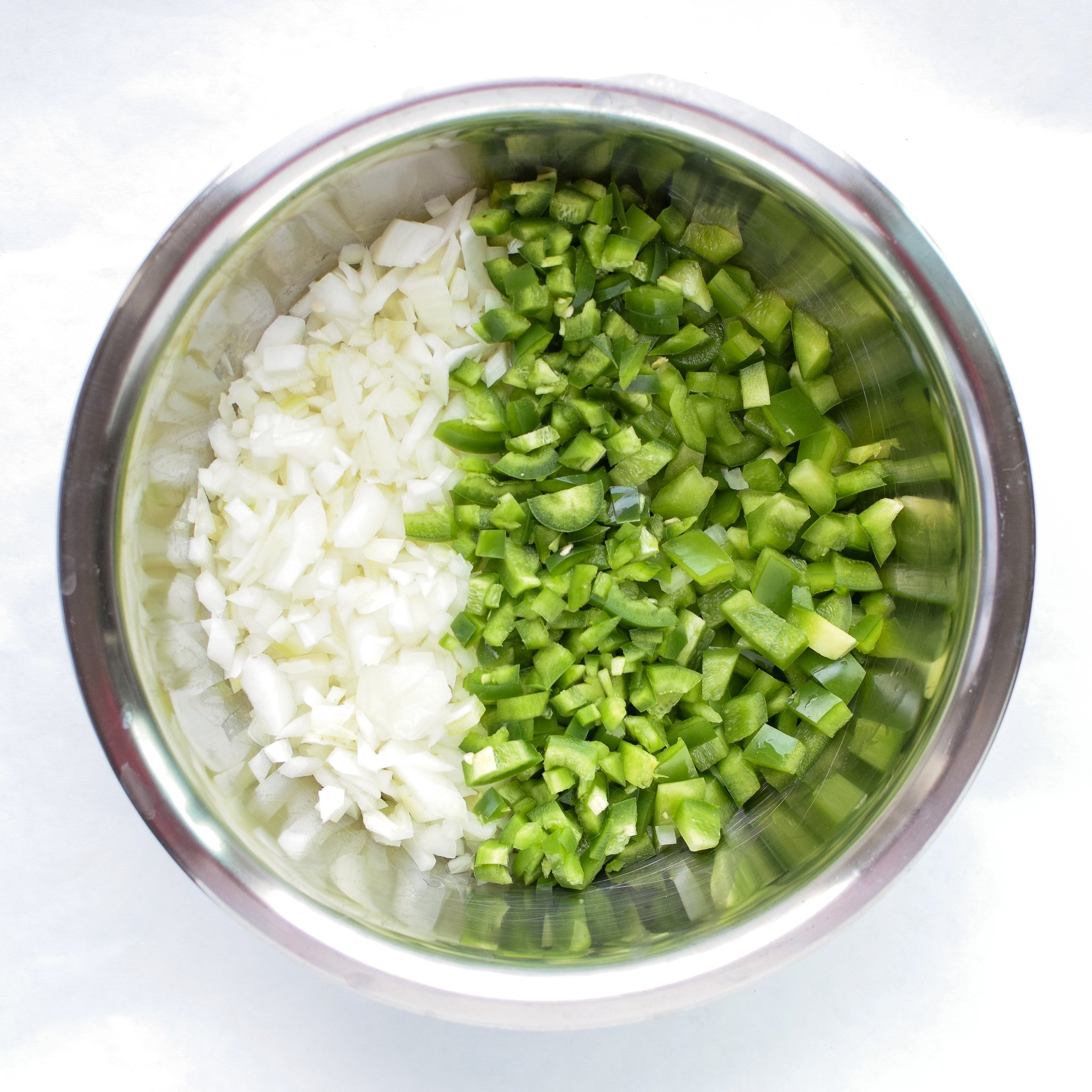 Easy Slow Cooker 4-Bean Turkey Chili recipe - A slow cooker classic that should be in everyone's cookbook! A hearty bean and turkey chili with some smokey kick! - pmp.local