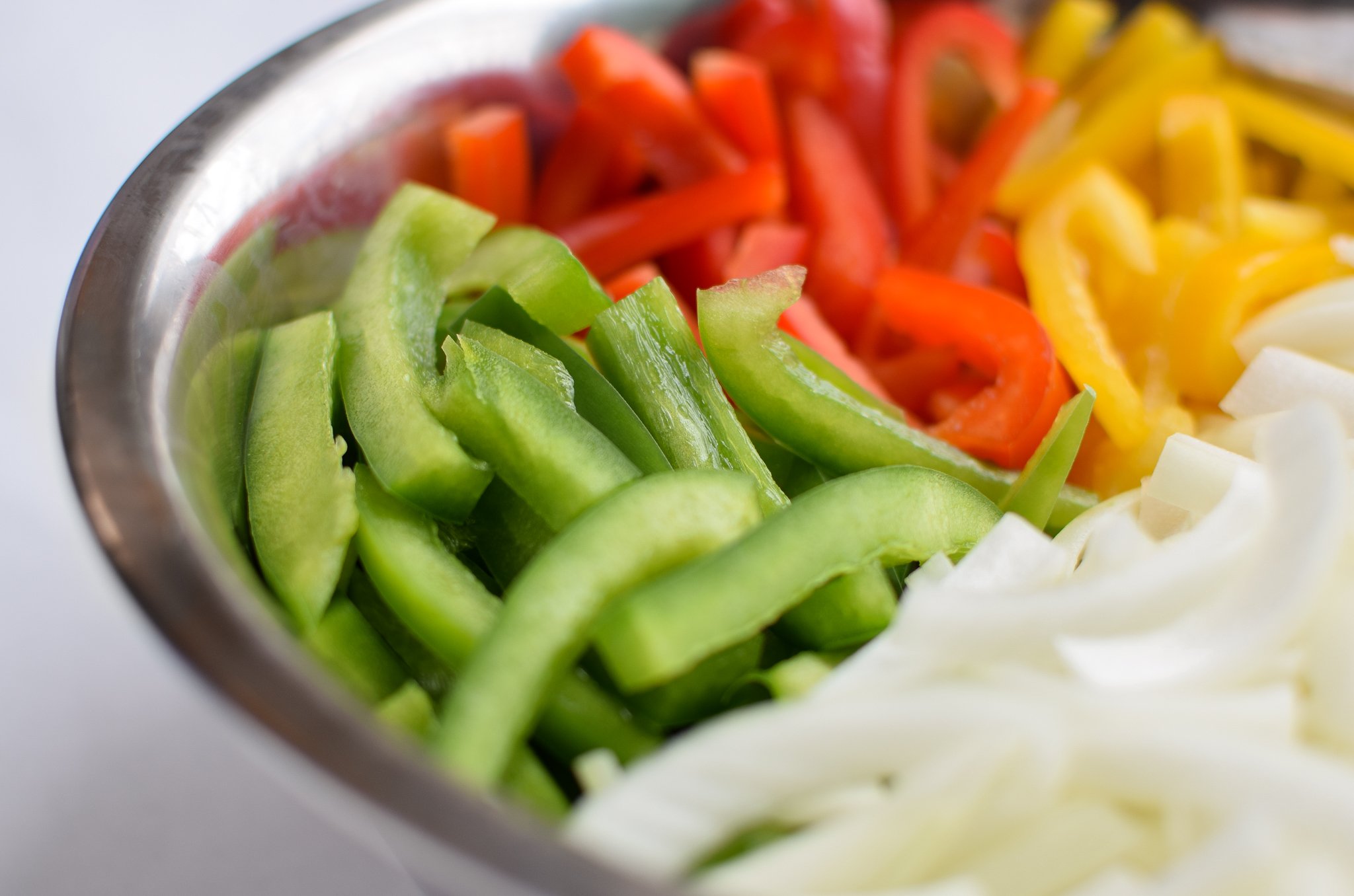 Baked Chicken Fajita Noodle Casserole - All the best chicken fajita flavors with peppers and onions, in casserole form! - pmp.local