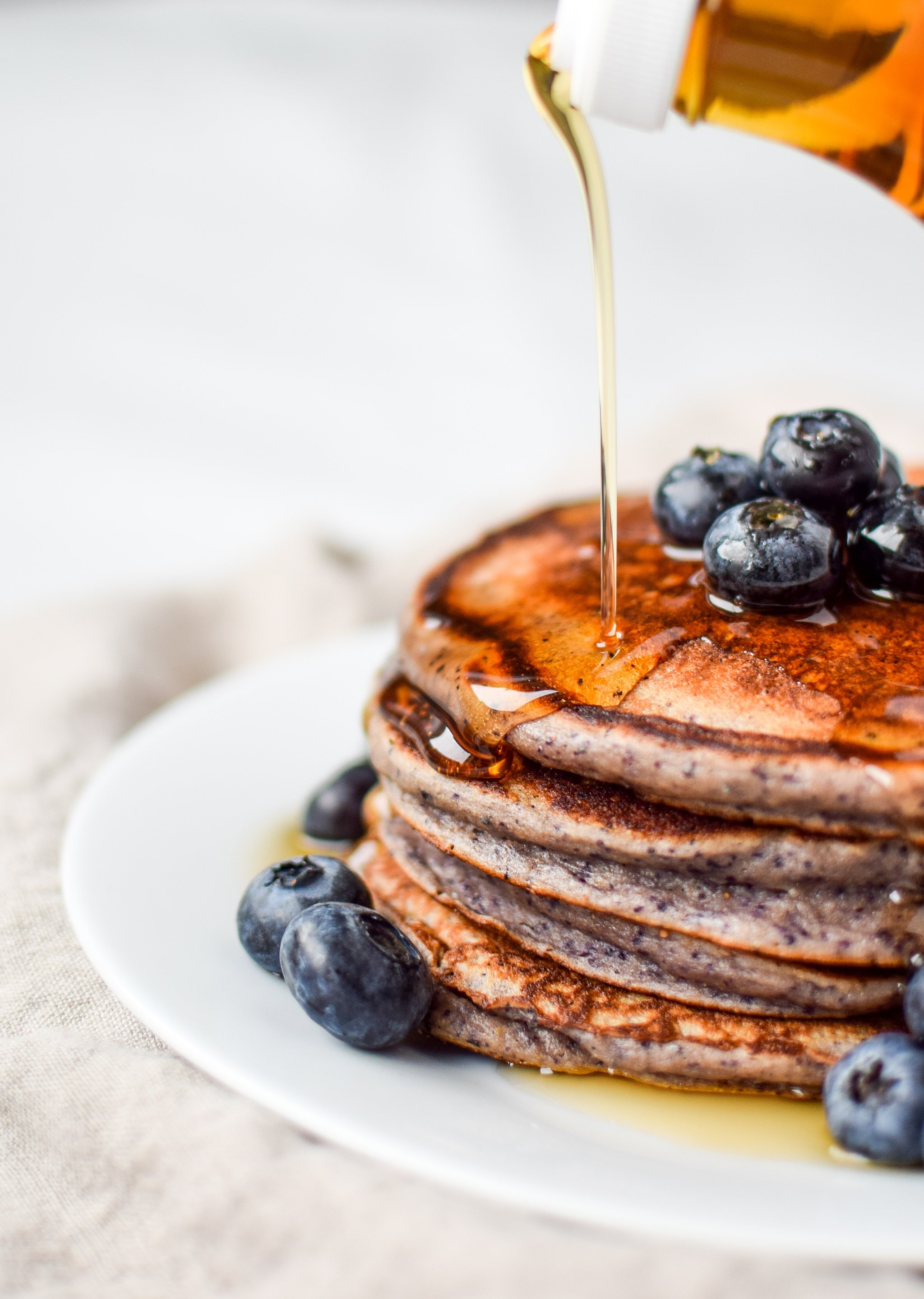 Lemon Poppy Seed Blueberry Protein Pancakes - Your favorite Lemon Blueberry muffin now in pancake form! Try meal prepping these delicious pancakes made with Kodiak Cakes! - pmp.local