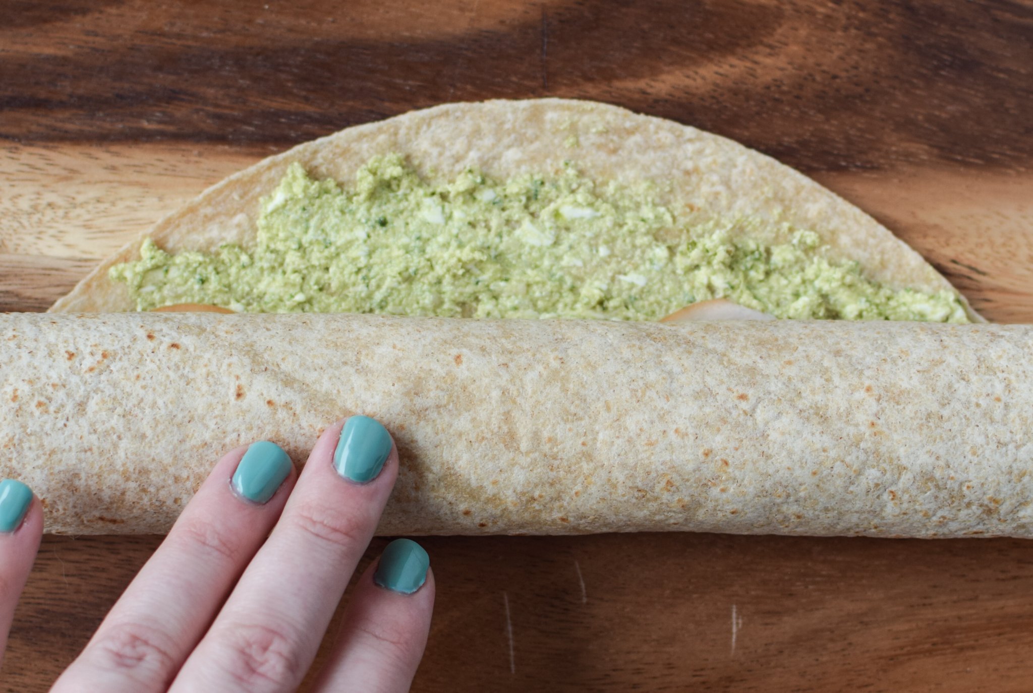 Turkey Pesto Tortilla Pinwheels - My favorite deli cold lunch in a homemade version PLUS pesto!! LOVE. - pmp.local