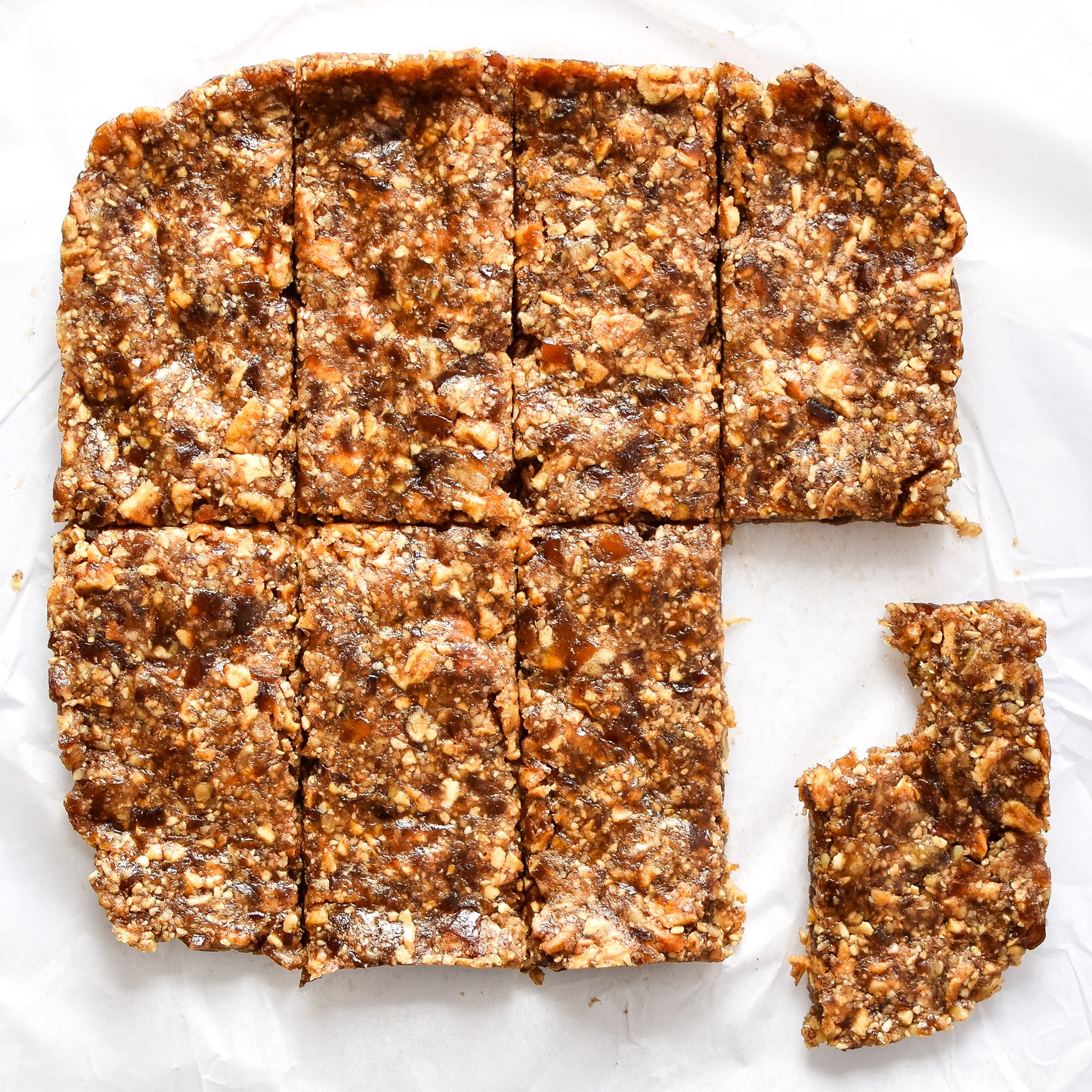 No-Bake Cinnamon Apple Date Bars