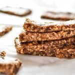 No-Bake Cinnamon Apple Date Bars - These No-Bake Cinnamon Apple Date Bars are naturally sweetened with dates and take just a few minutes to prepare - without heating up the oven! - pmp.local