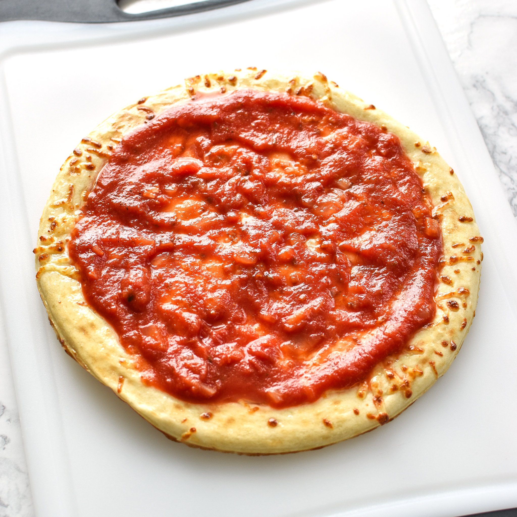 How to Make and Freeze Homemade Pizza Sauce - Big batch pizza sauce recipe to prep ahead so you can have homemade pizza sauce in 10 minutes! - pmp.local