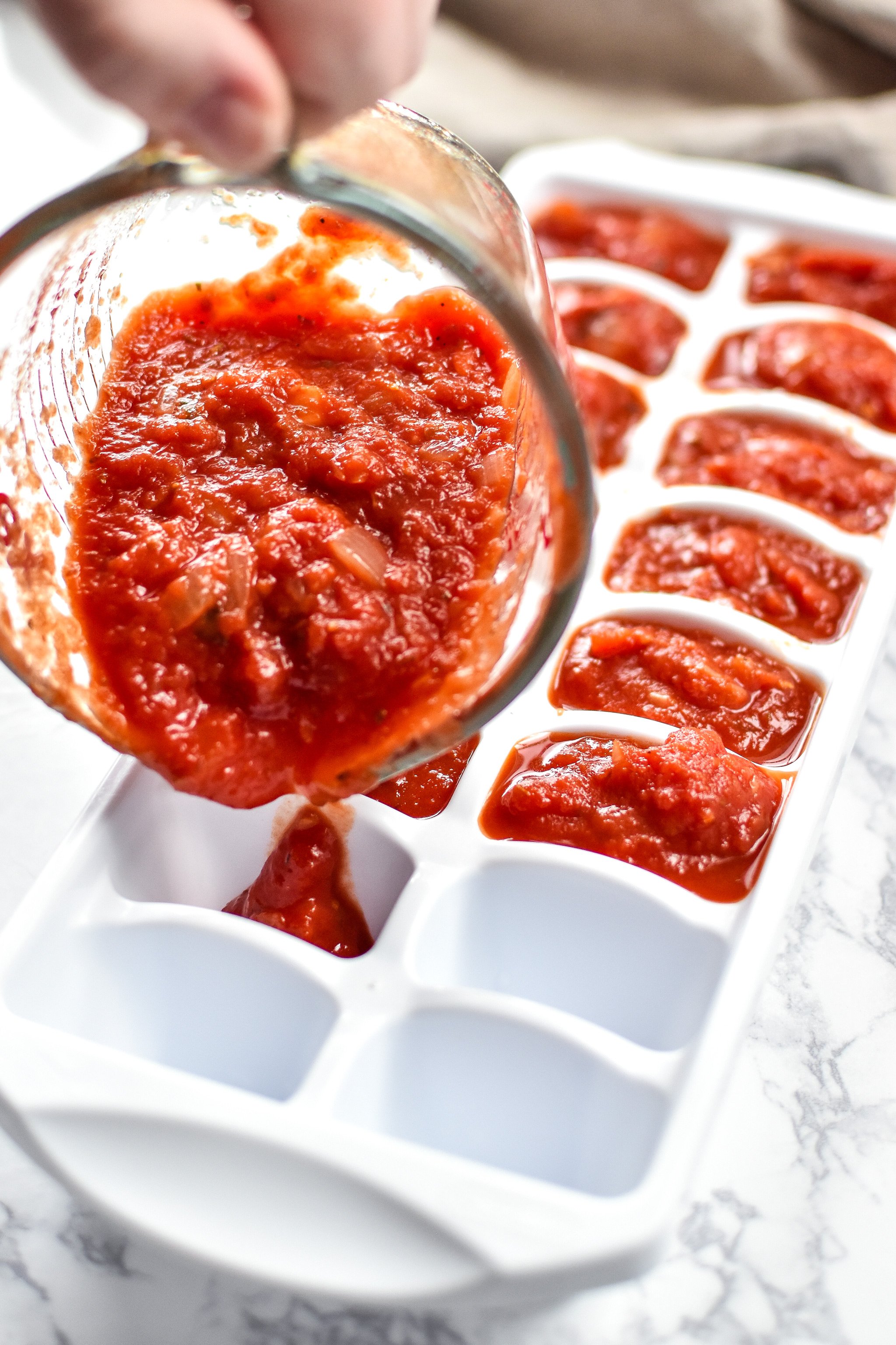 How to Make and Freeze Homemade Pizza Sauce - Big batch pizza sauce recipe to prep ahead so you can have homemade pizza sauce in 10 minutes! - pmp.local