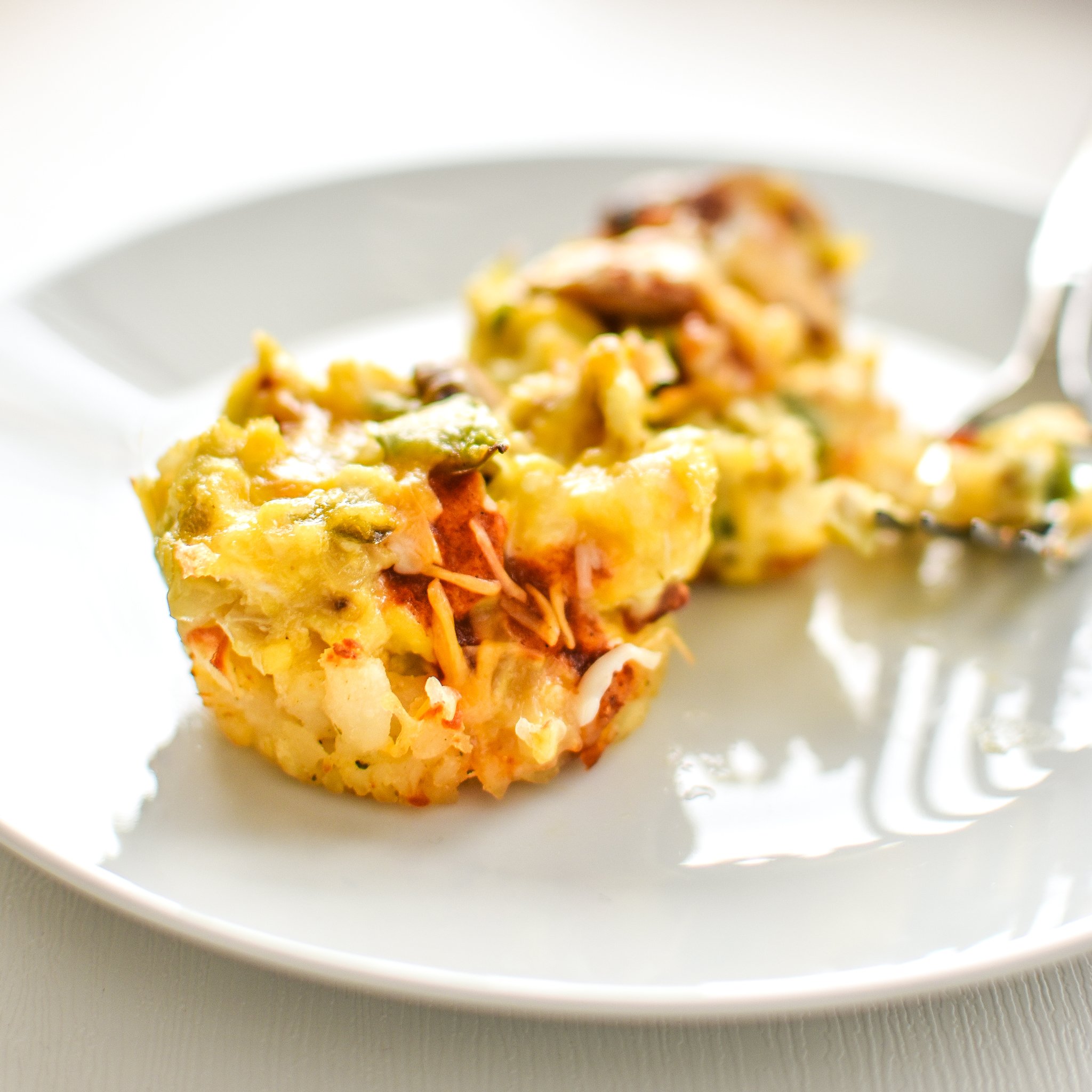 These&nbsp;Southwest Muffin Tin Hash Brown Egg Cups are perfect for your breakfast meal prep! Southwest hash browns with veggies, cheese, scrambled eggs, and a tiny dose of chipotle Tabasco! - pmp.local