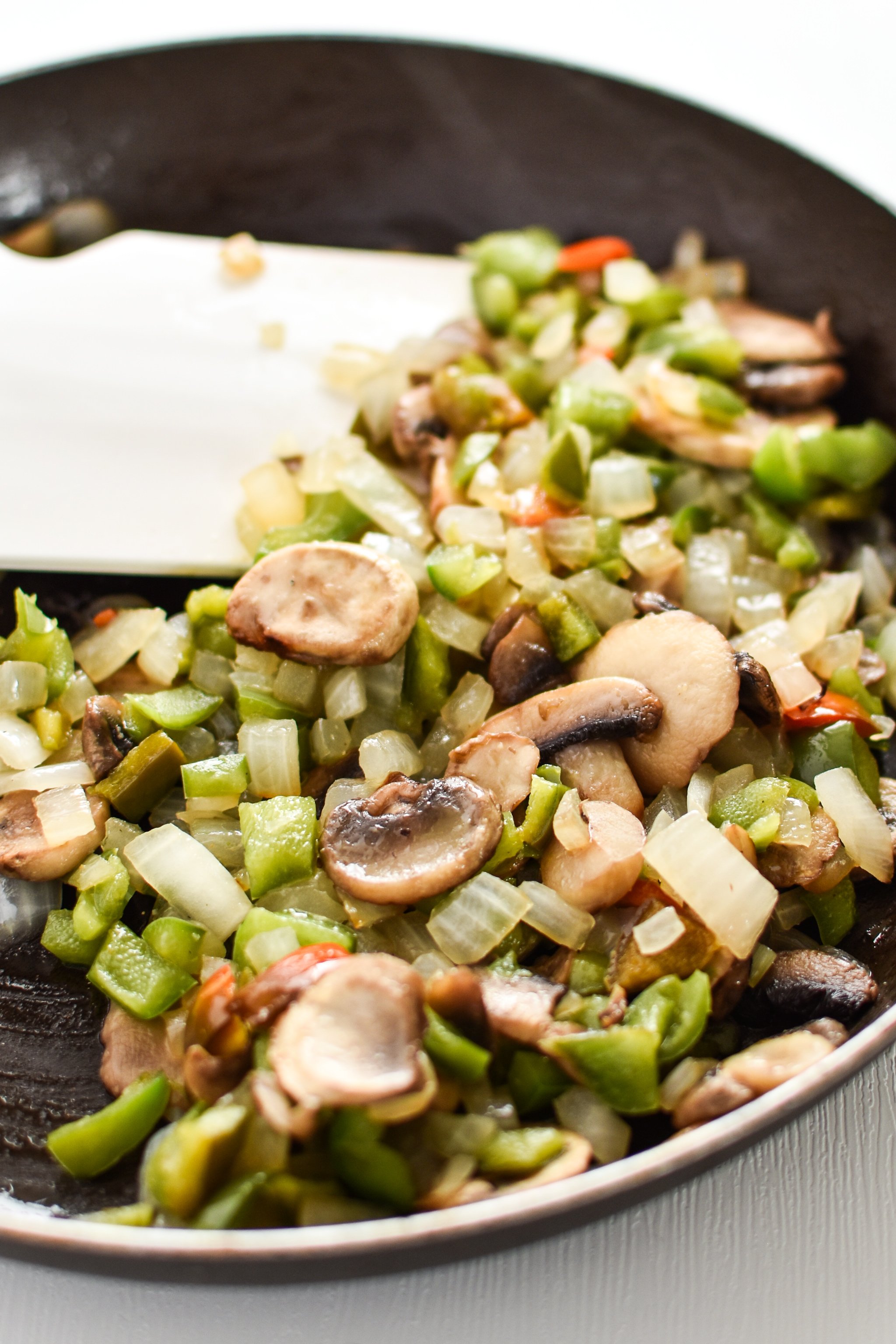 These&nbsp;Southwest Muffin Tin Hash Brown Egg Cups are perfect for your breakfast meal prep! Southwest hash browns with veggies, cheese, scrambled eggs, and a tiny dose of chipotle Tabasco! - pmp.local