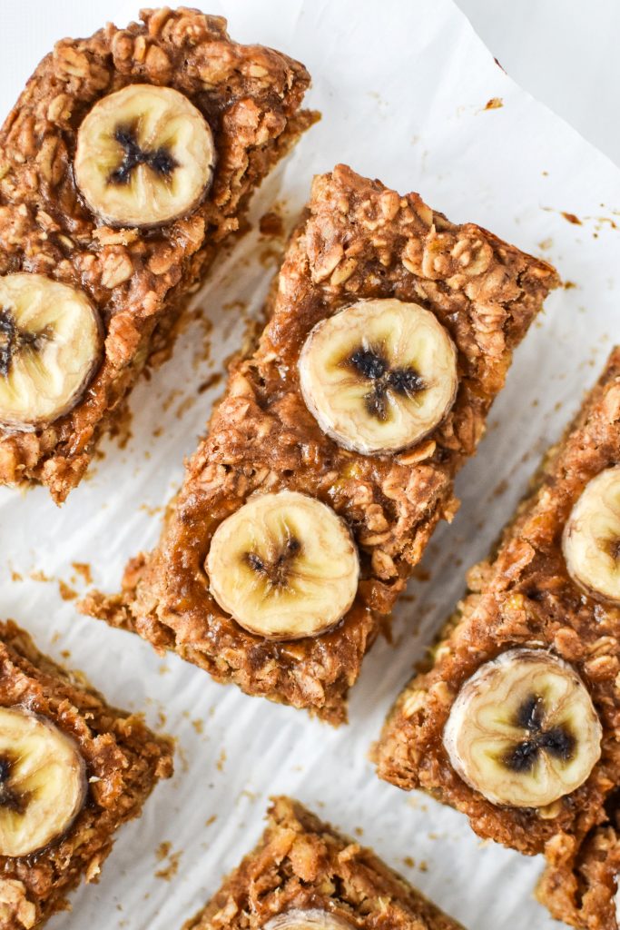 peanut butter banana oatmeal breakfast bars with sliced bananas on top.