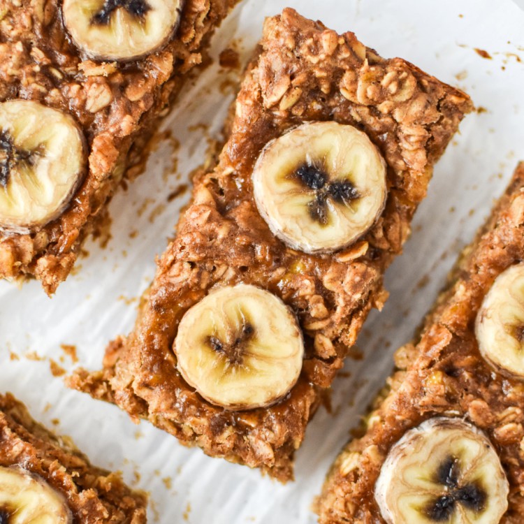 peanut butter banana oatmeal breakfast bars with sliced bananas on top.