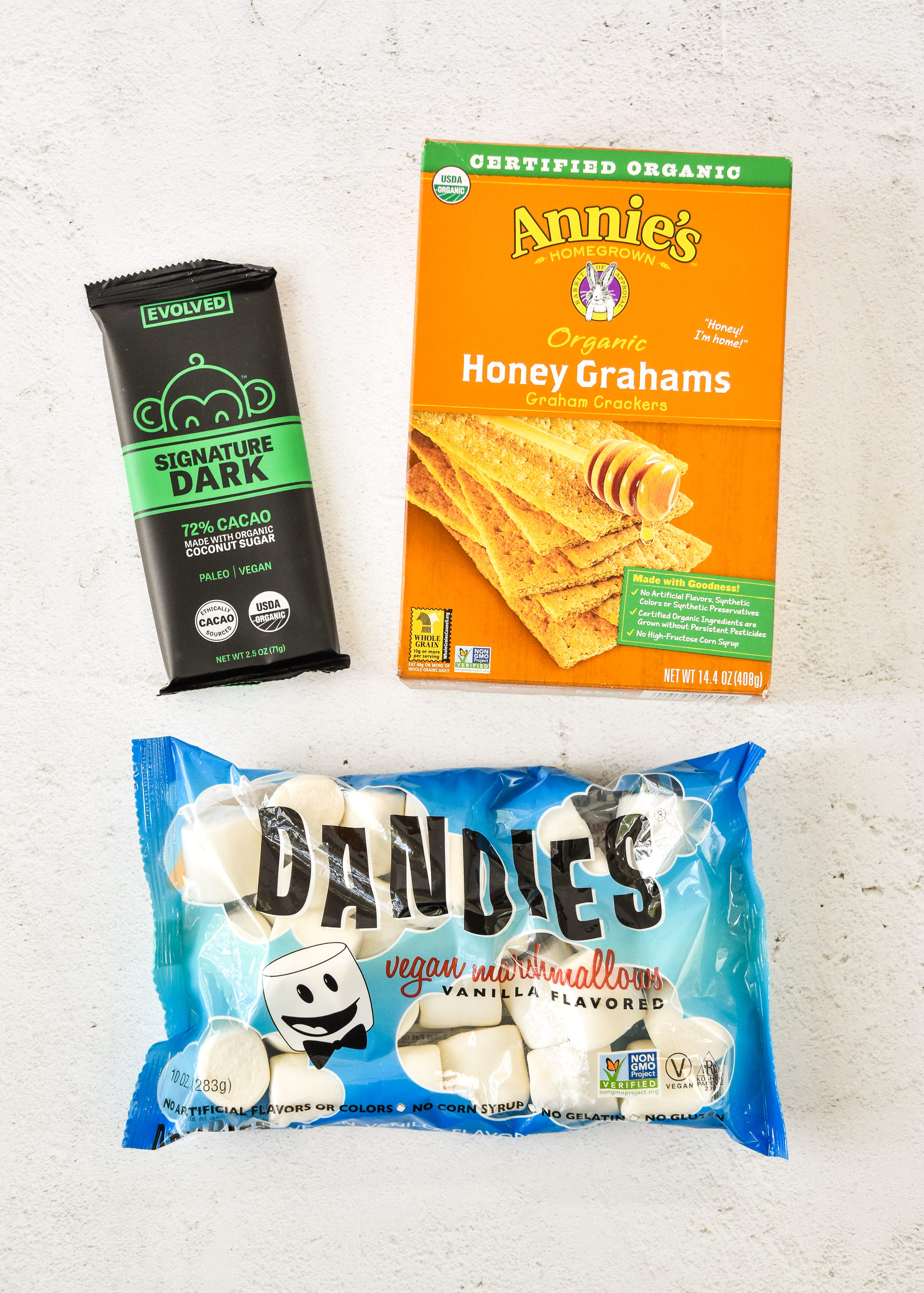 ingredients for air fryer smores, graham crackers, marshmallows and chocolate.