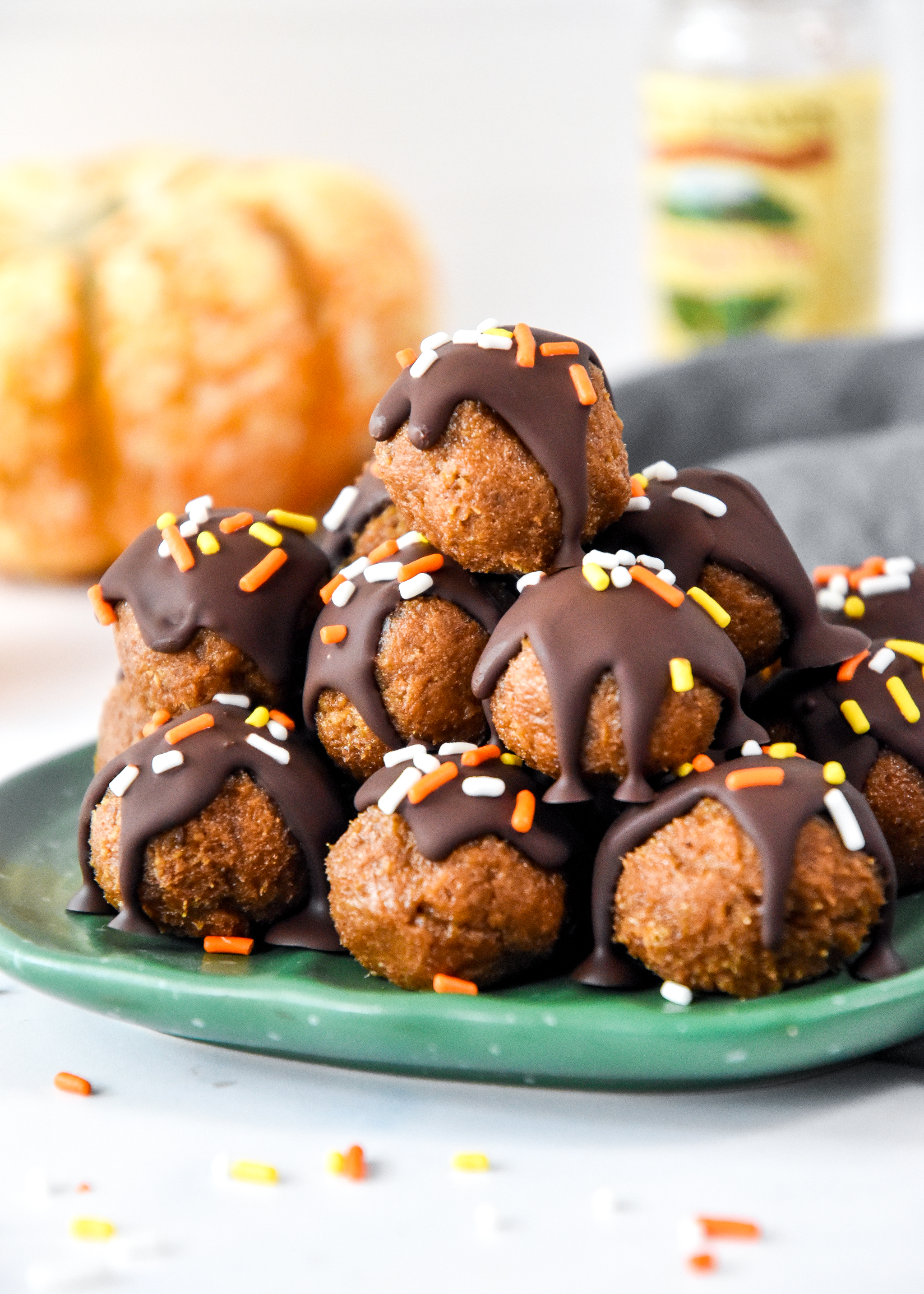 No-Bake Pumpkin Pie Date Balls