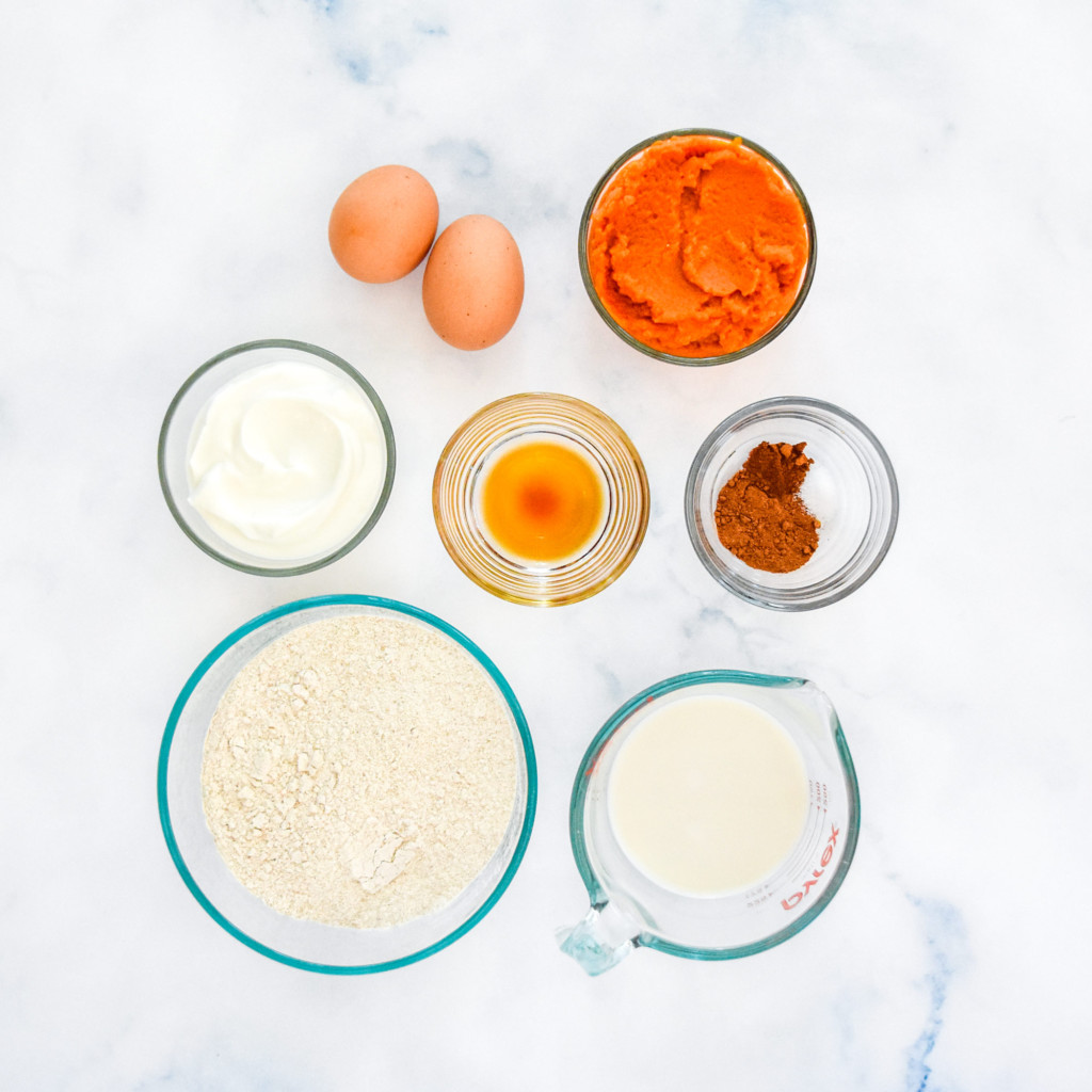 ingredients required to make the pumpkin pie greek yogurt pancakes.